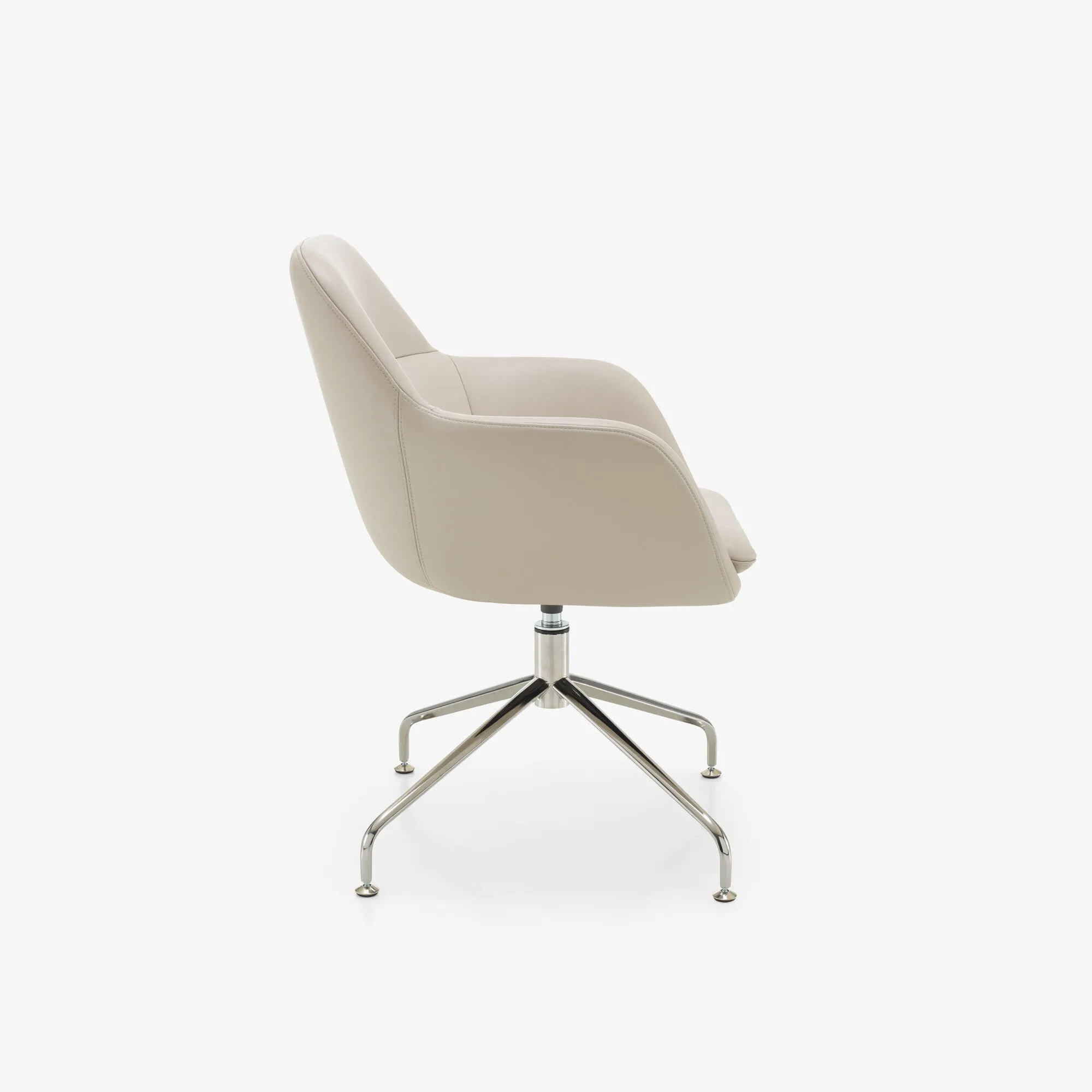 Amédée Carver Chair Central Pedestal - Brilliant Chrome