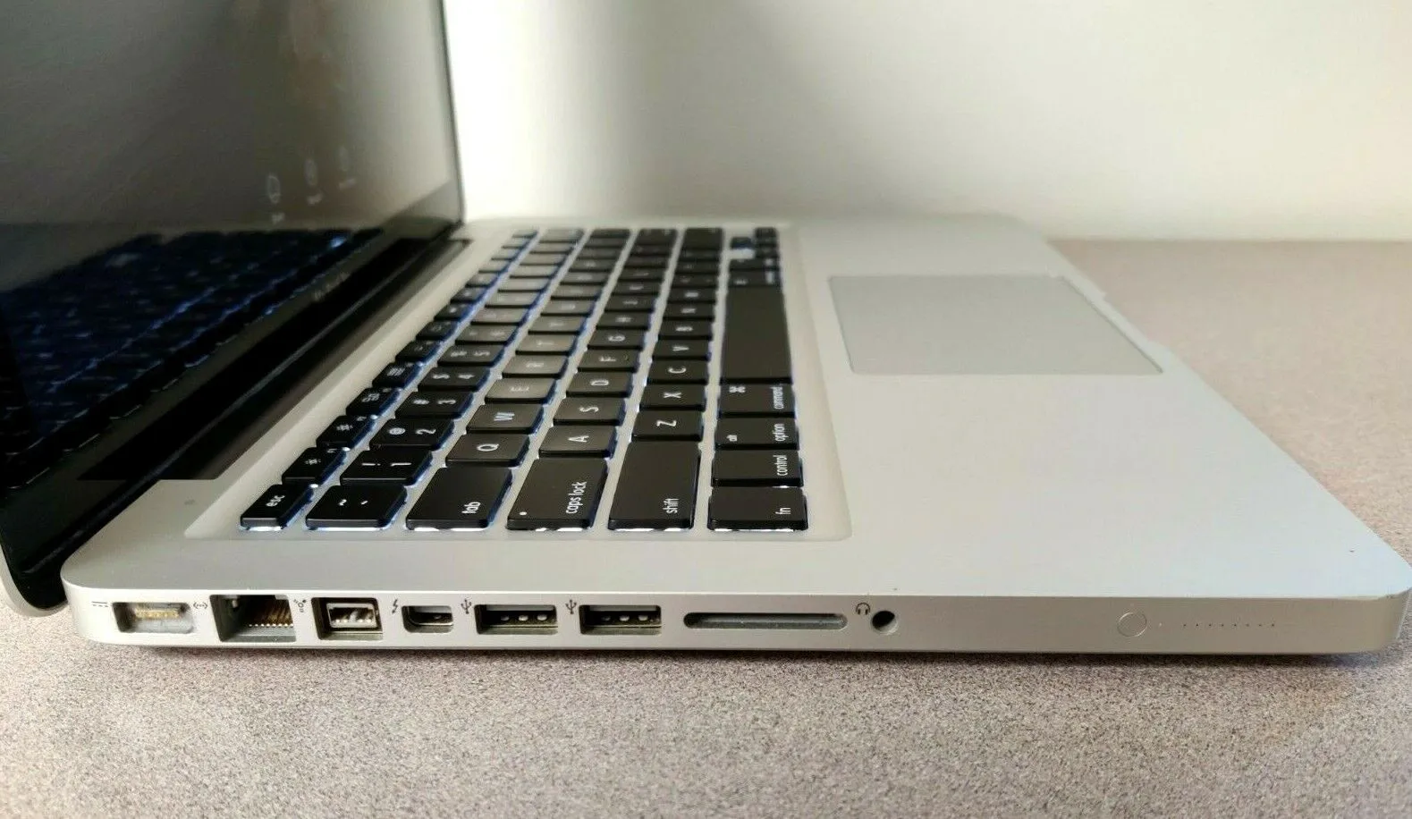 Apple MacBook Pro A1278 13.3" Laptop - MC374LL/A 4GB 500GB Late  2012