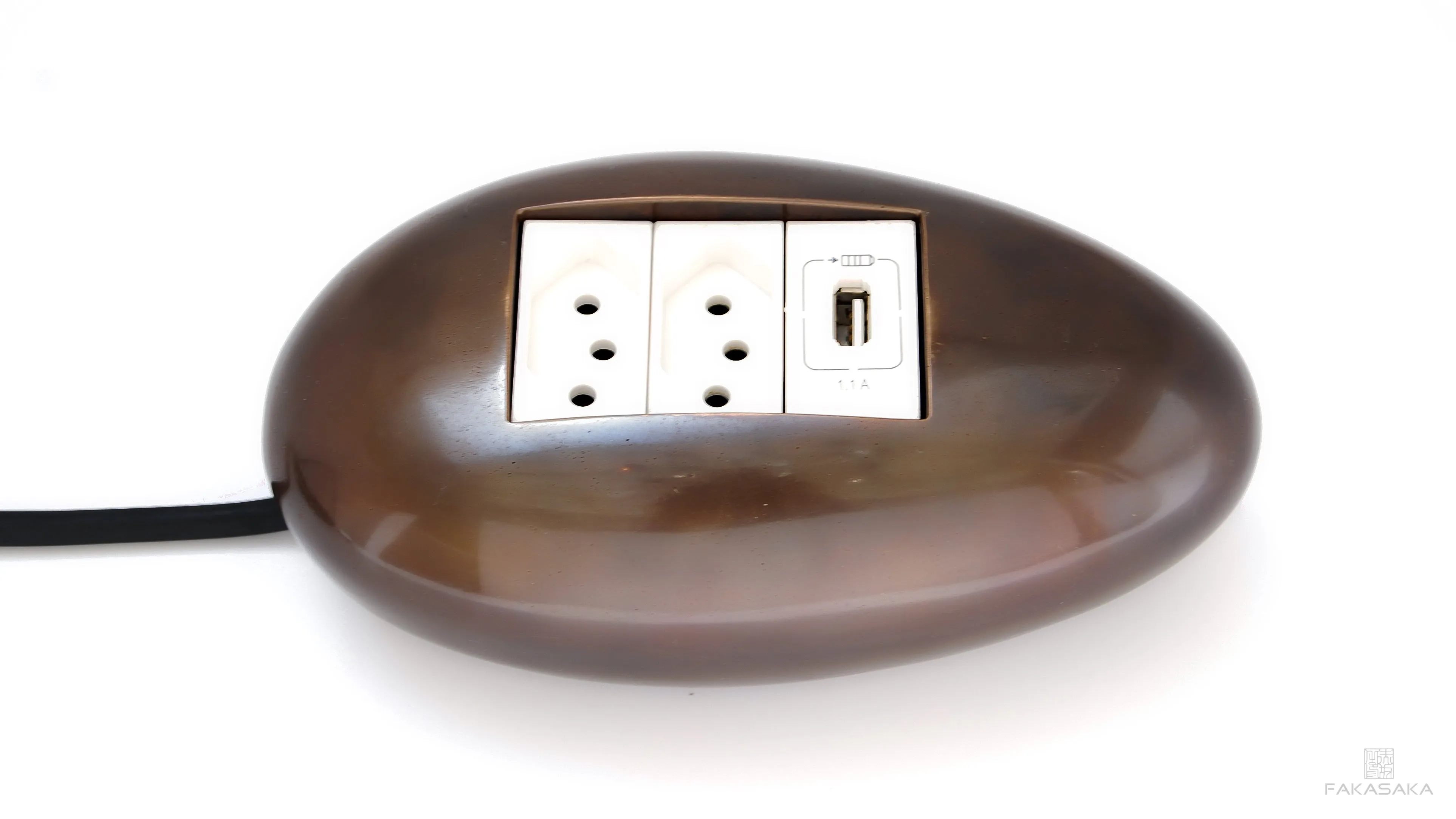 DYLAN<br><br>ELECTRICAL MODULE<br><br>2 OUTLETS   1 USB PORT   EXTENSION CORD<br><br>BLACKBROWN BRONZE