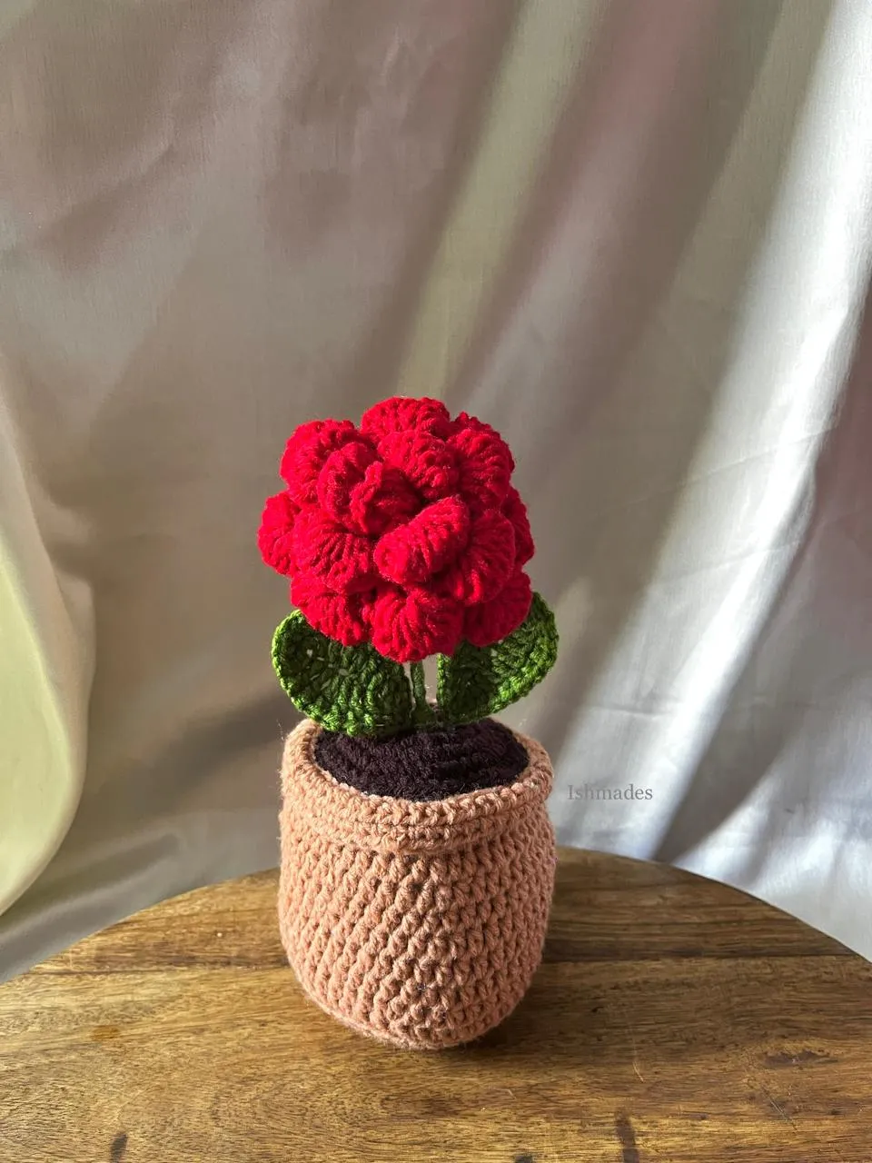Ishmades Crochet rose pot