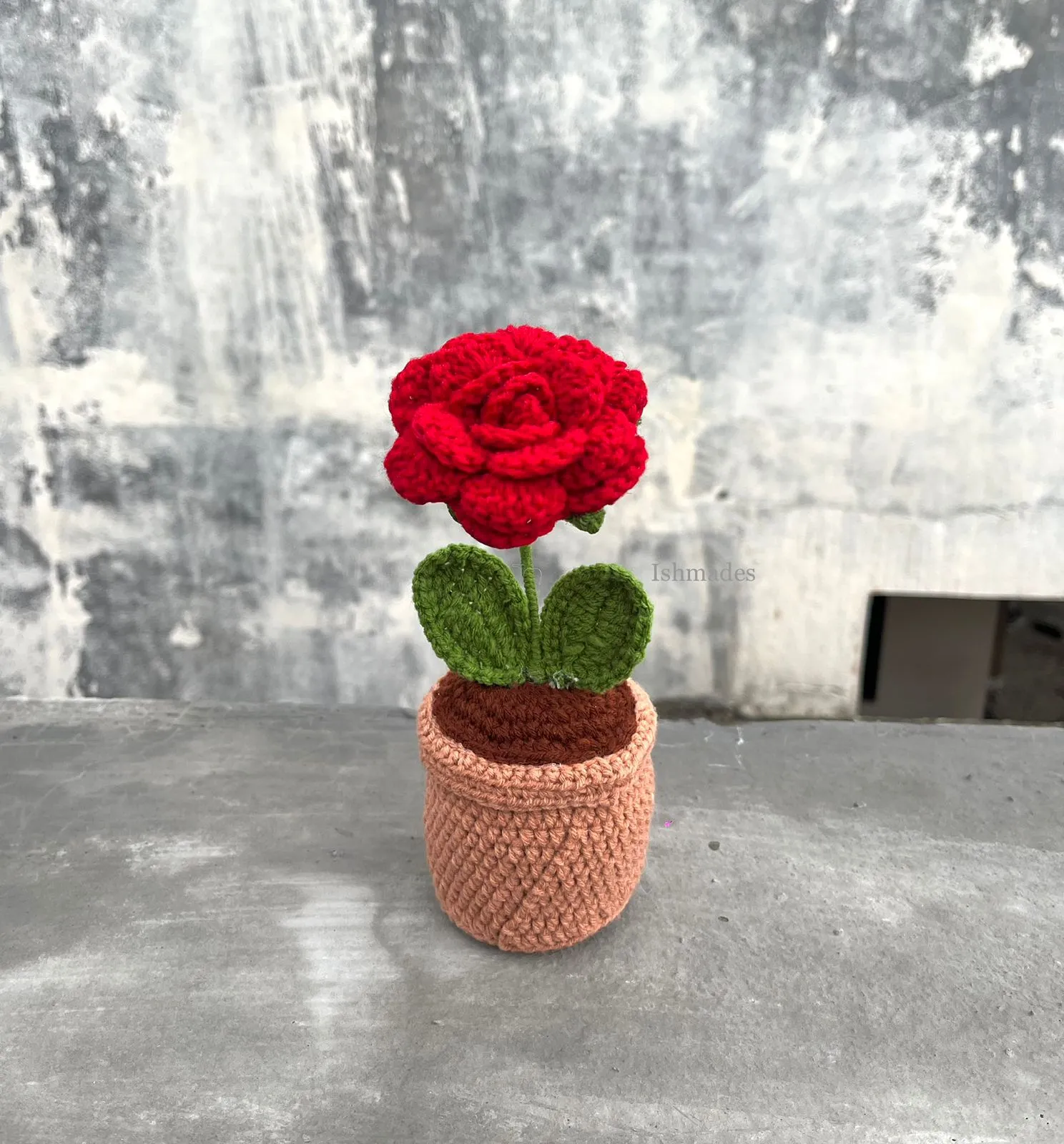 Ishmades Crochet rose pot