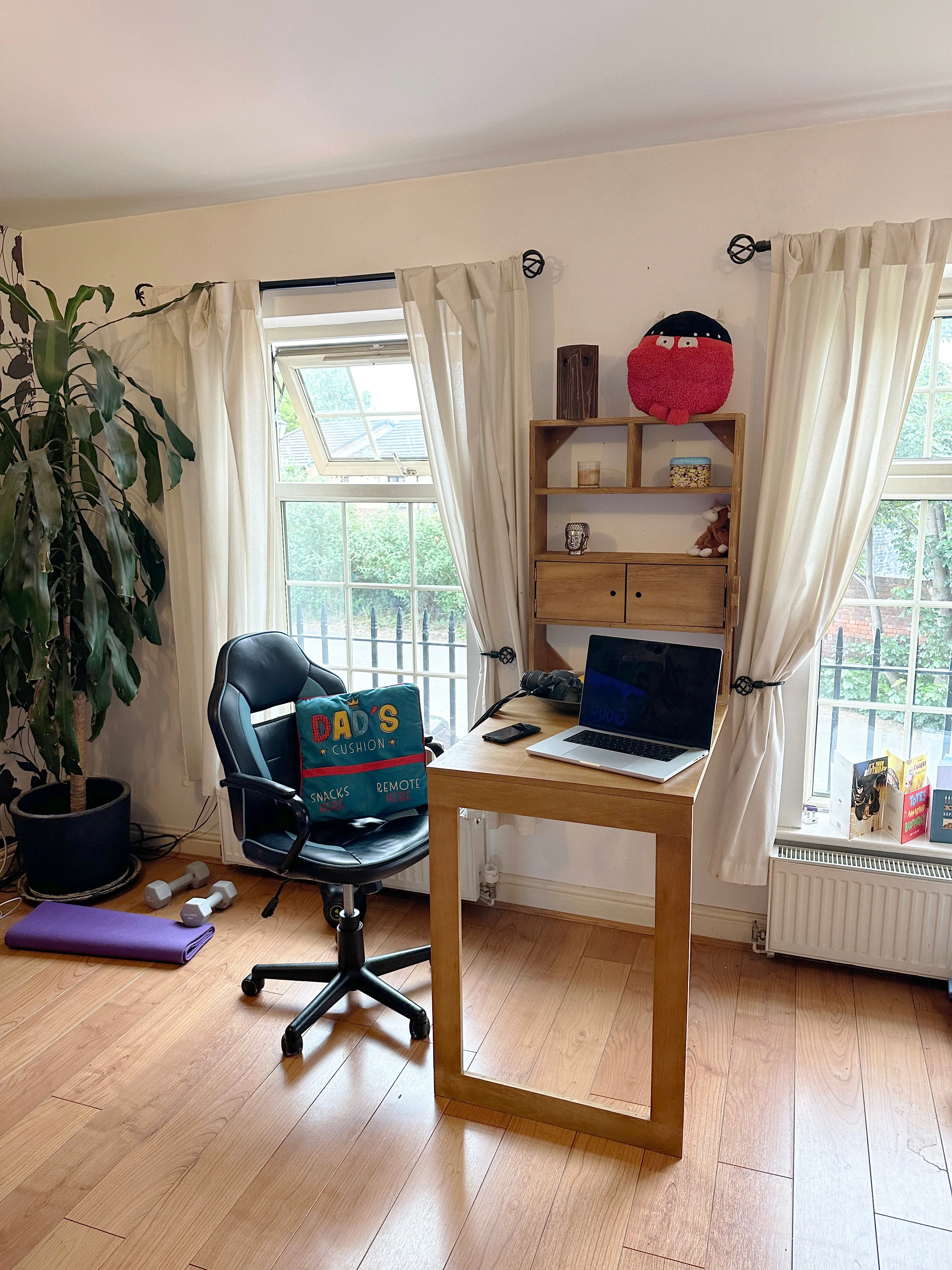 Murphy Office Desk, fold to wall great to work from home