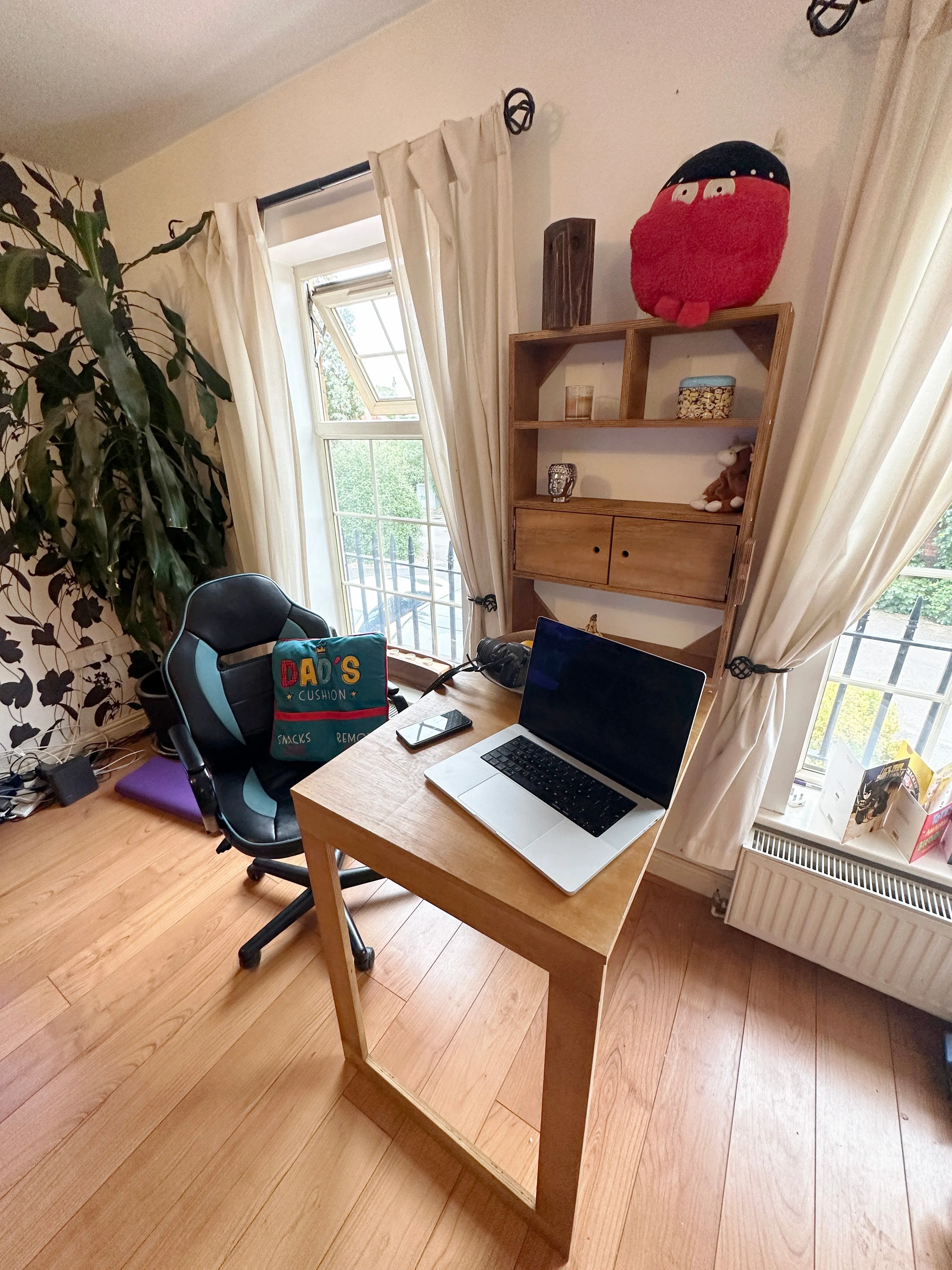 Murphy Office Desk, fold to wall great to work from home