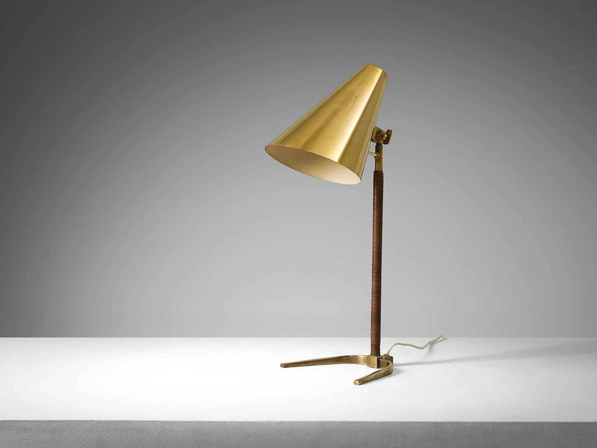 Paavo Tynell for Taito Oy '9225' Table Lamp in Brass and Leather