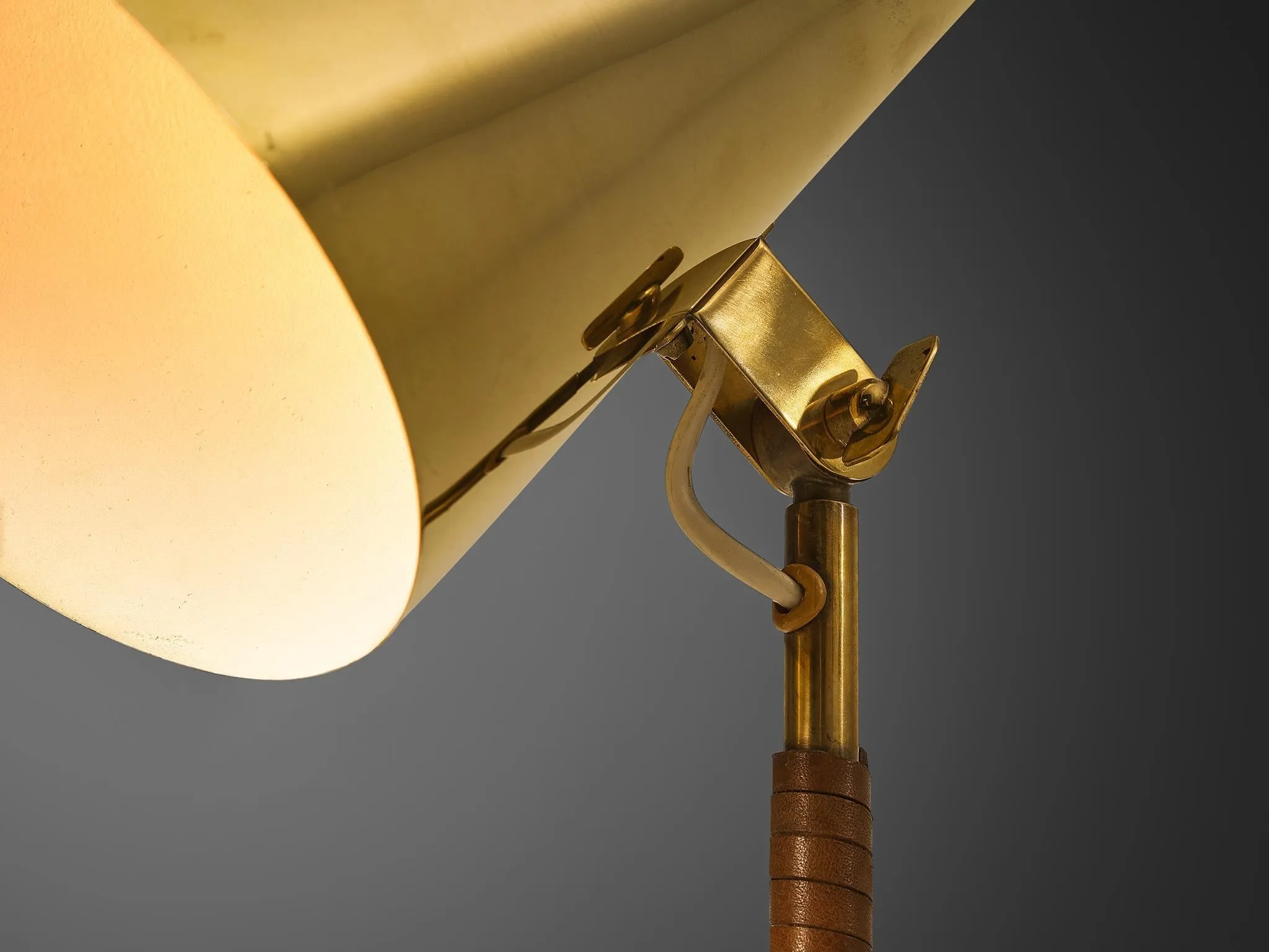 Paavo Tynell for Taito Oy '9225' Table Lamp in Brass and Leather