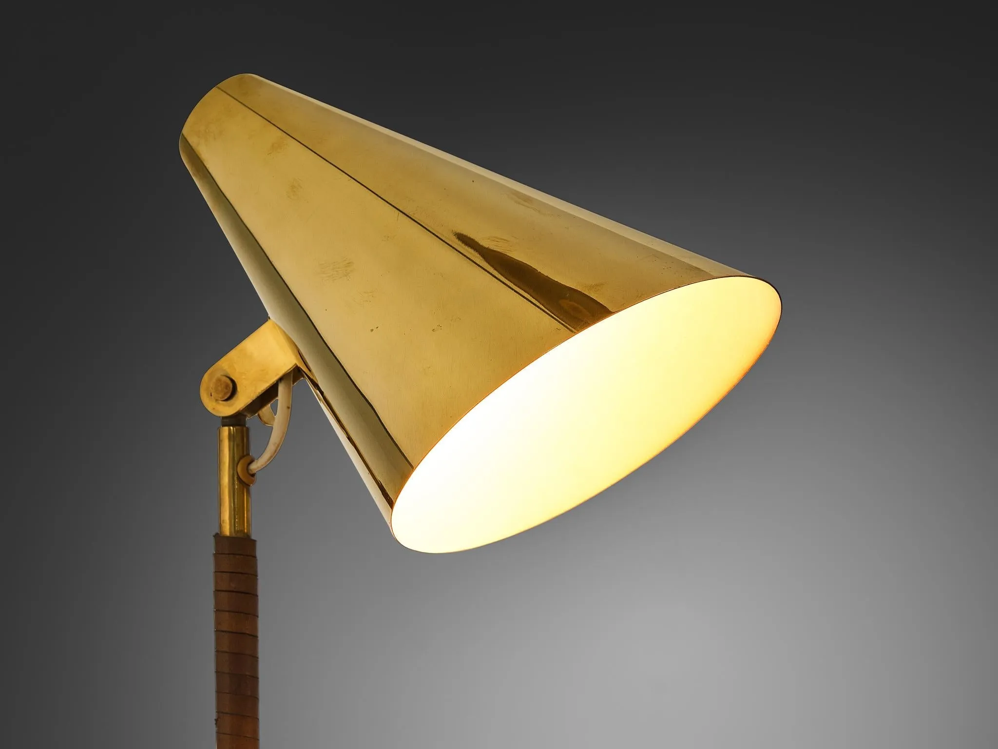 Paavo Tynell for Taito Oy '9225' Table Lamp in Brass and Leather